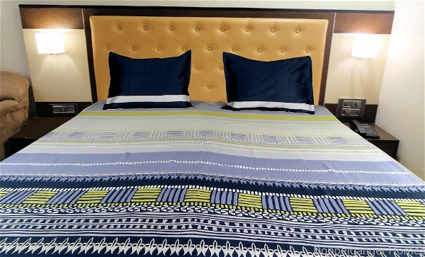 Doppelganger Homes Geometrical Pattern Double Bed Sheet