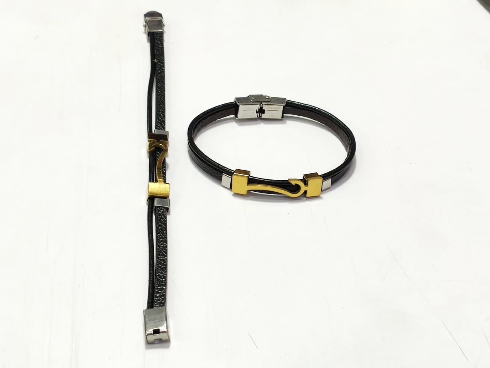 Classy leather mens bracelet with gold plated nail 
