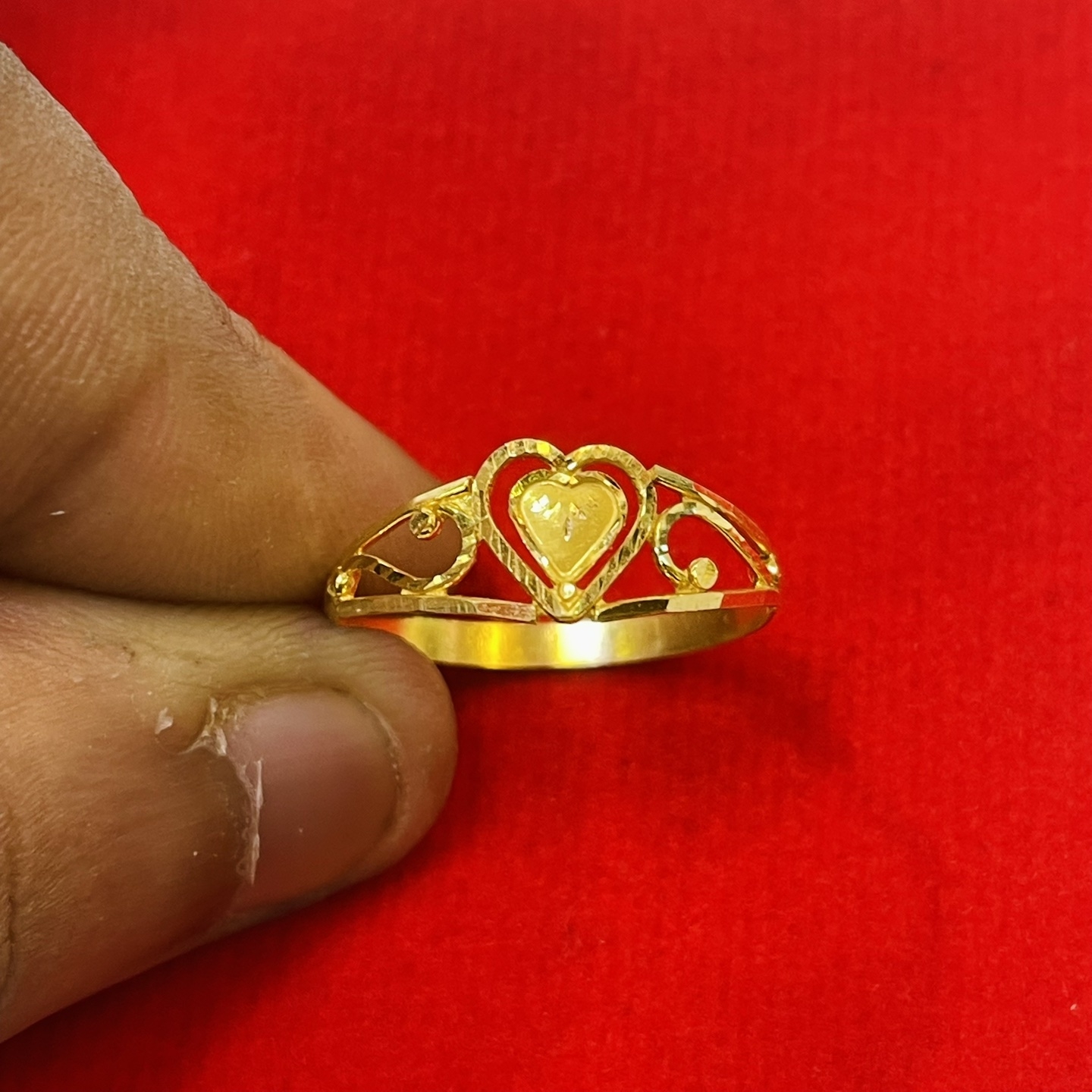 Source Popular latest gold love couple ring on m.alibaba.com