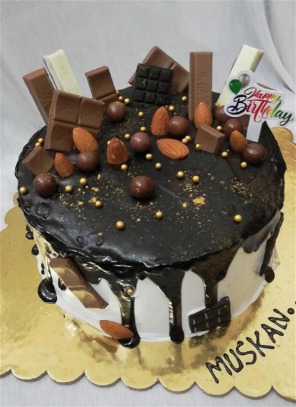 Kitkat Chocolate Cake - 2 Pound