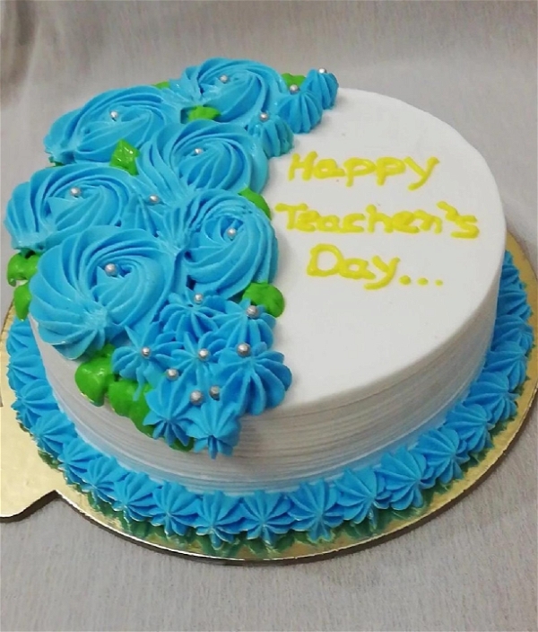 Semi Floral Blue Velvet Cake - 2 Pound