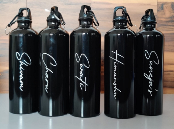 New customised metal bottle 600 ml It's non insulated  Only black color available pack of 2