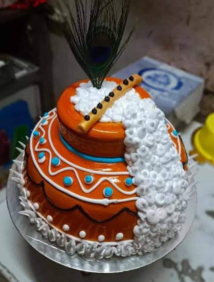Buy Kanha Matka Cake (2kg) - Matka Shaped Cake Design