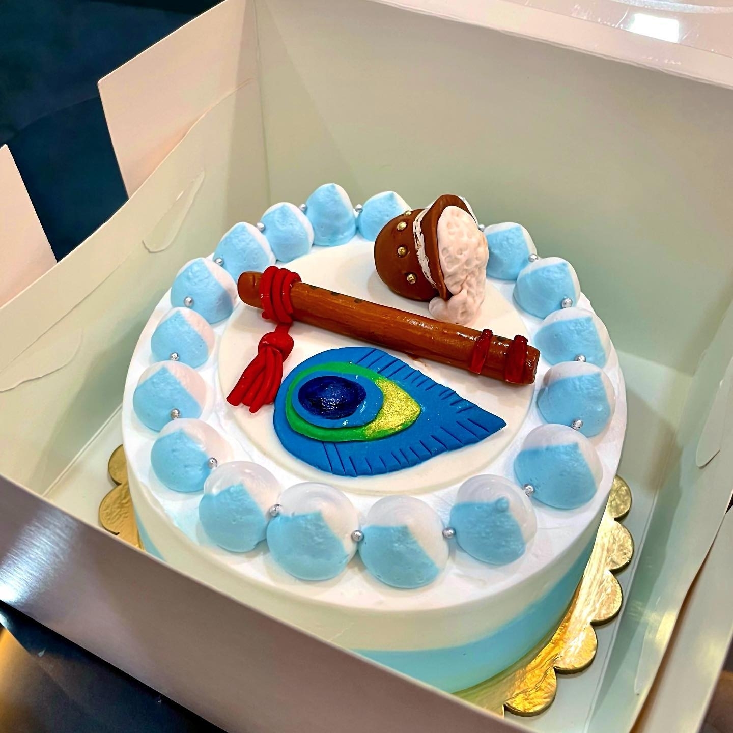 HAPPY KRISHNA JANMASHTAMI ✨️🙏🏻 No better way to celebrate the divine  spirit of Golkulashtami with our range of customised cake, fit for… |  Instagram