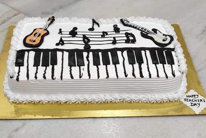 Grand piano – The Cake Shop